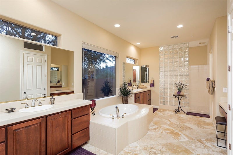 Huge Master Bath Tub