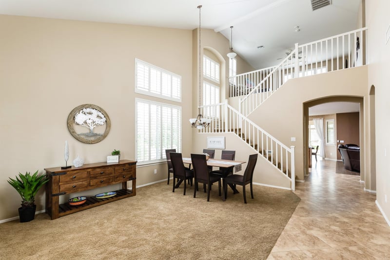 Vaulted ceilings, 6 chair dining, great spot to unwind.