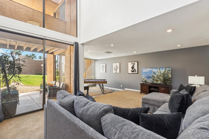 Huge Living Room and Big Windows