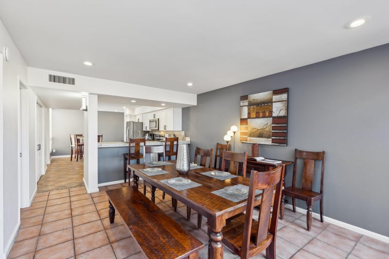 Plenty of seating to enjoy meals together as a family