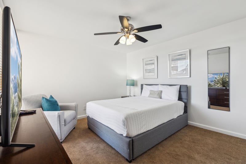 Second guest bedroom equipped with a full sized mattress