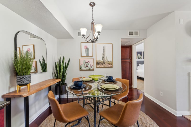 Dining Space for 4, enjoy some picture perfect food