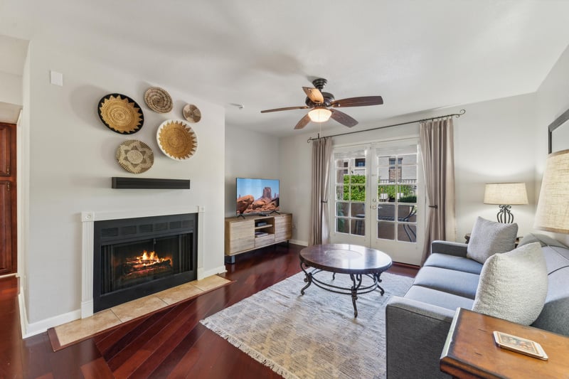 Spacious living room