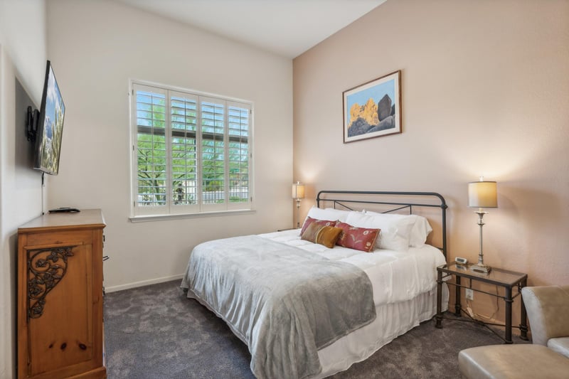 King Size bed, 55 inch smart tv