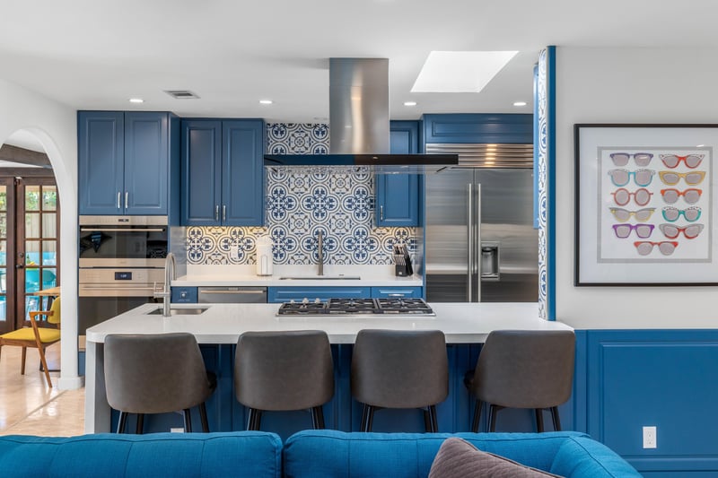 Island with breakfast bar for four