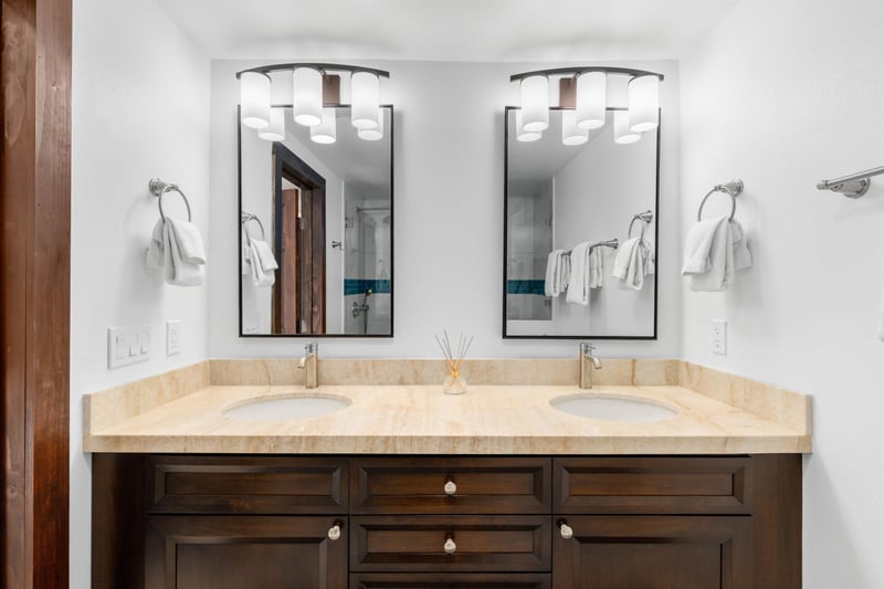 Casita en suite bathroom