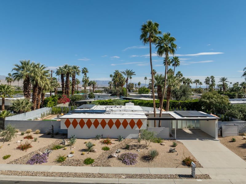 Welcome to MidCentury Oasis