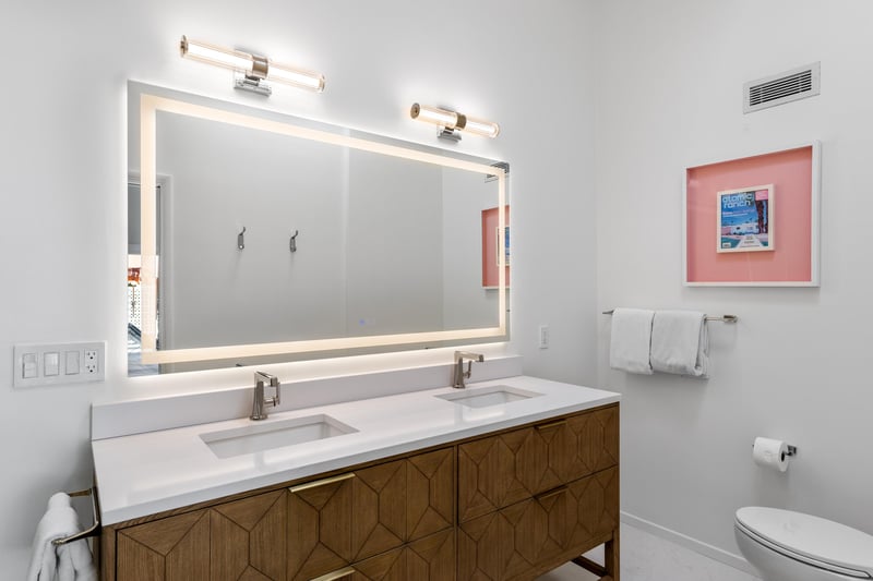 Guest en suite bathroom