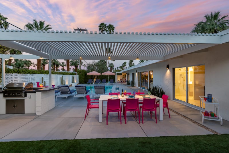 Al fresco dining at night