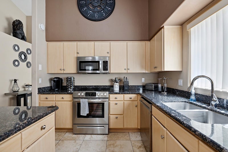 Big kitchen with lots of counter space