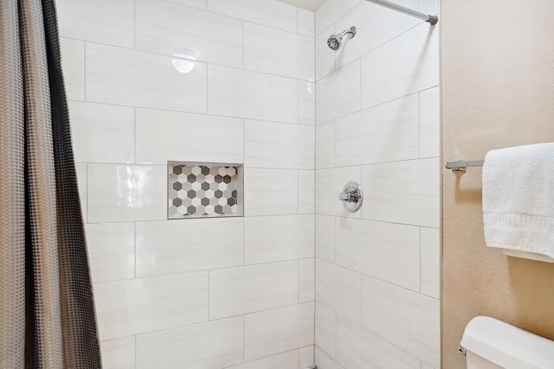 Second Bathroom  Walkin Shower