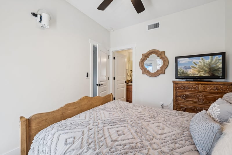 Upstairs guest bedroom
