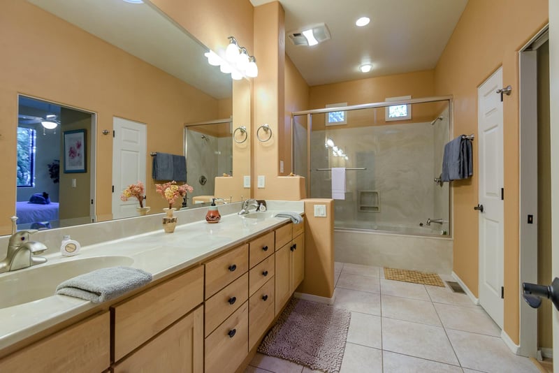 Guest En Suite With Jetted Tub