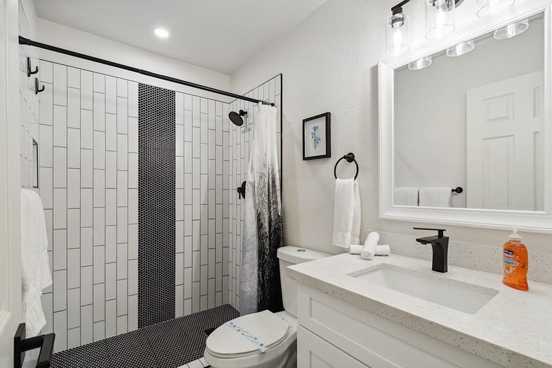 Master bathroom  Walkin shower
