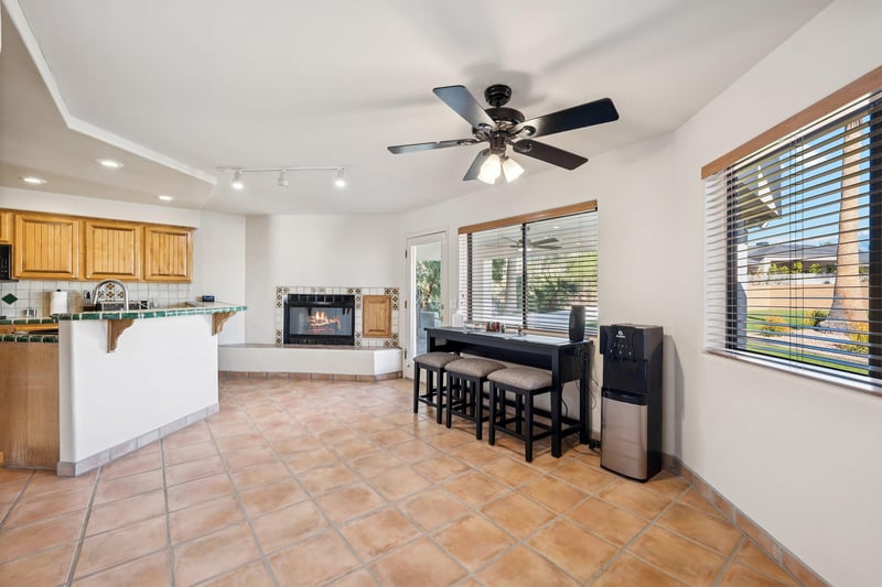 Kitchen nook area.