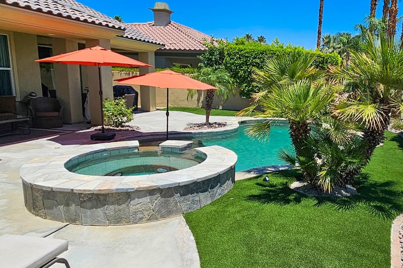 568430