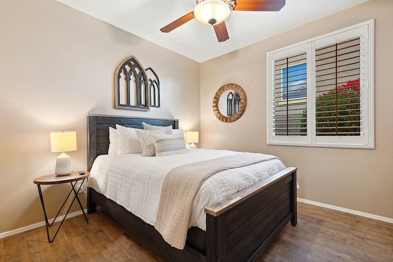 Second bedroom  Queensized bed w 40 Smart TV
