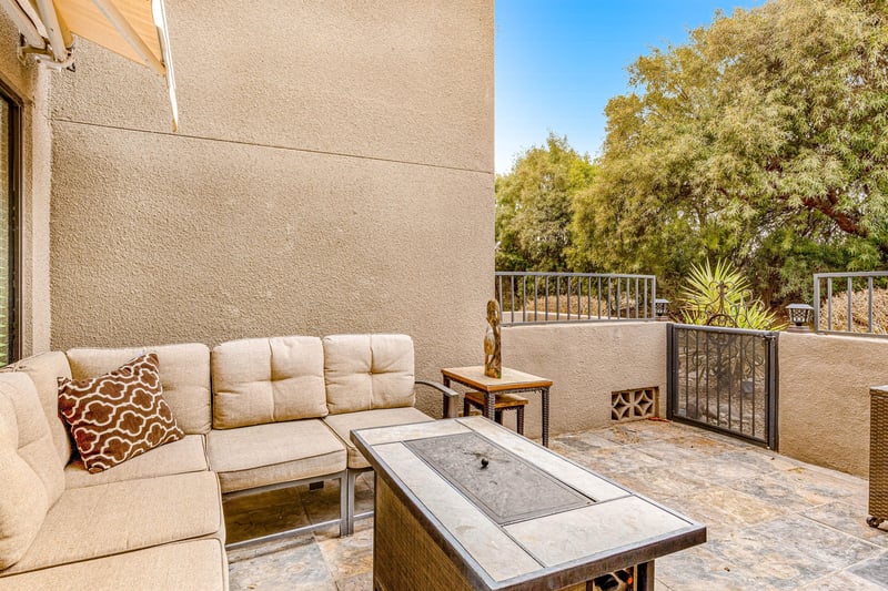 569210