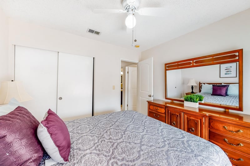 569494