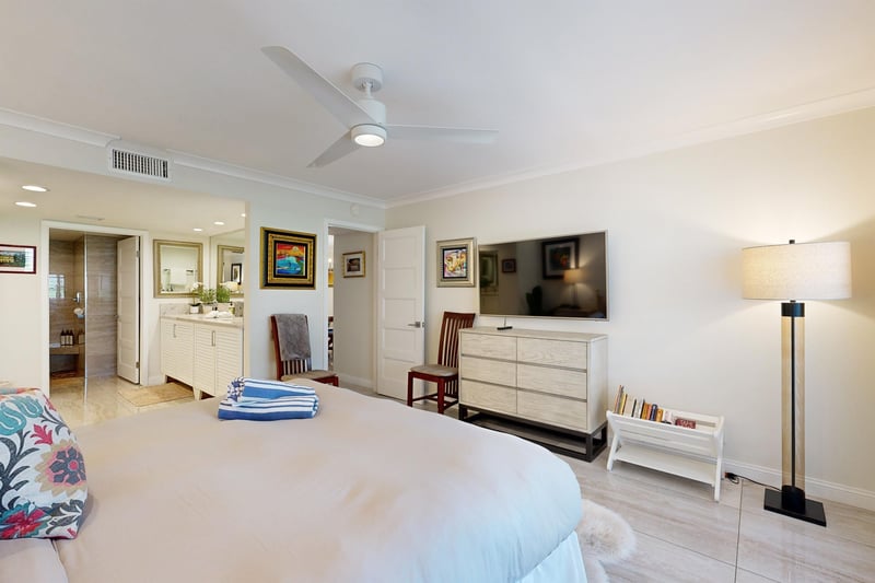 569934