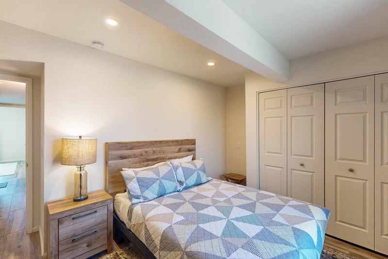 571617