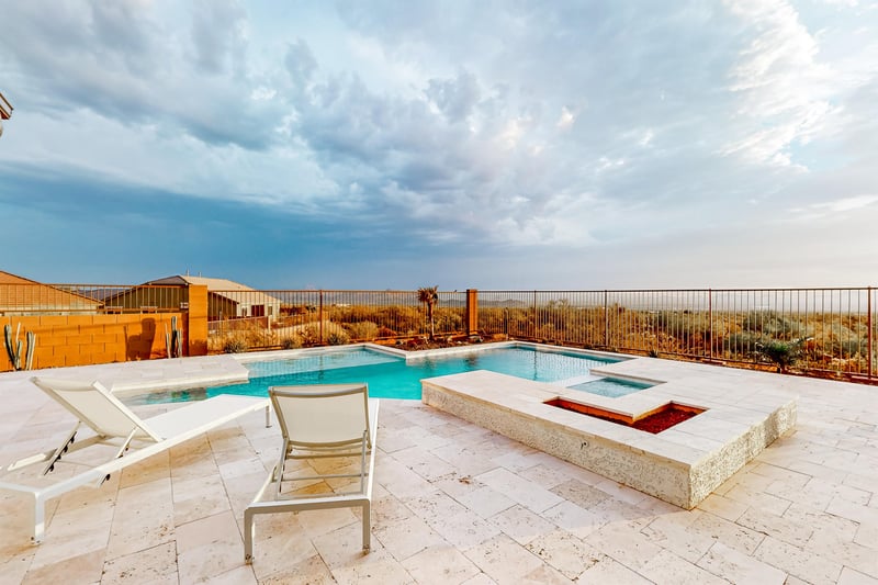 573152