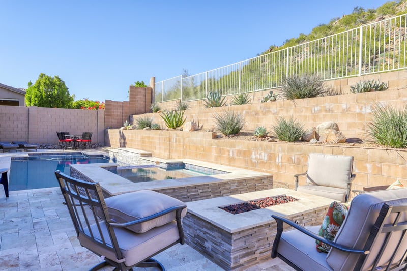 573722