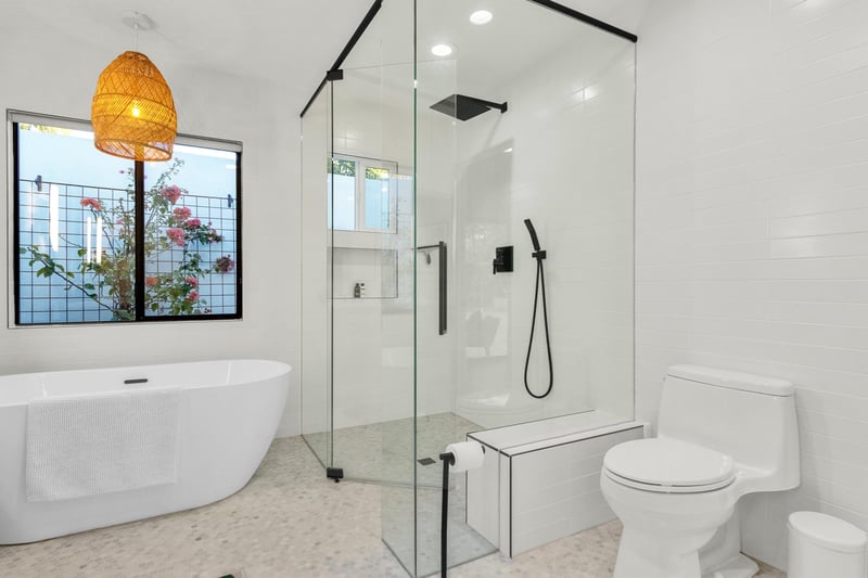 573976