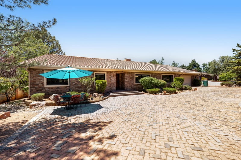 579944