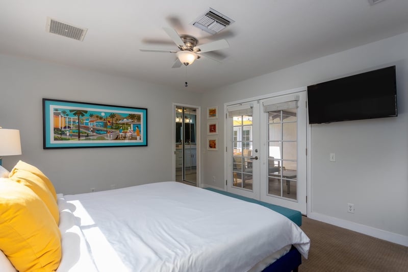 Luxurious and bright bedroom