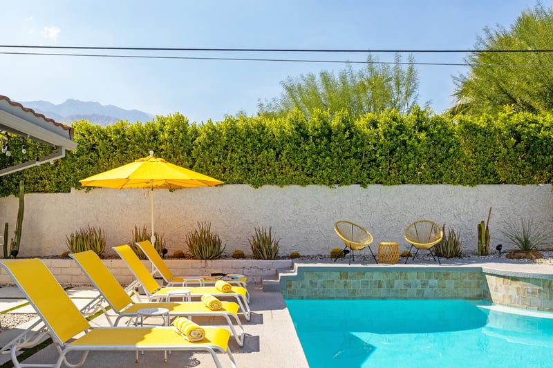 Lots of poolside amenities