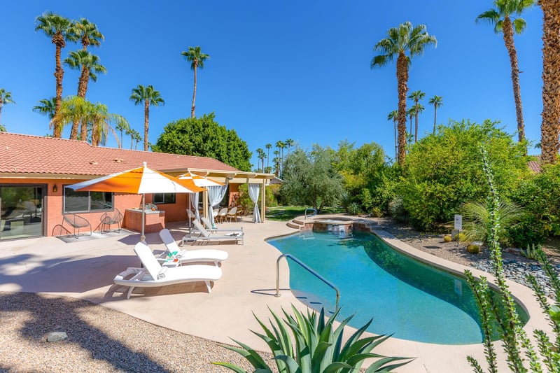 Soak up the sun in this beautiful pool