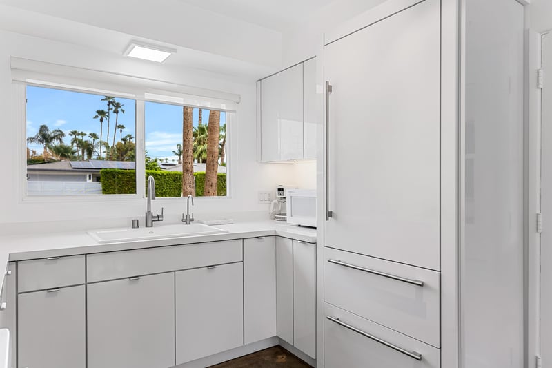 Clean lines in this kitchen