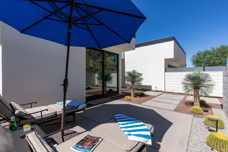 Patio suntanning lounge chairs