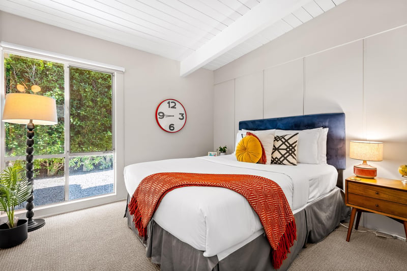 Expansive cozy bed