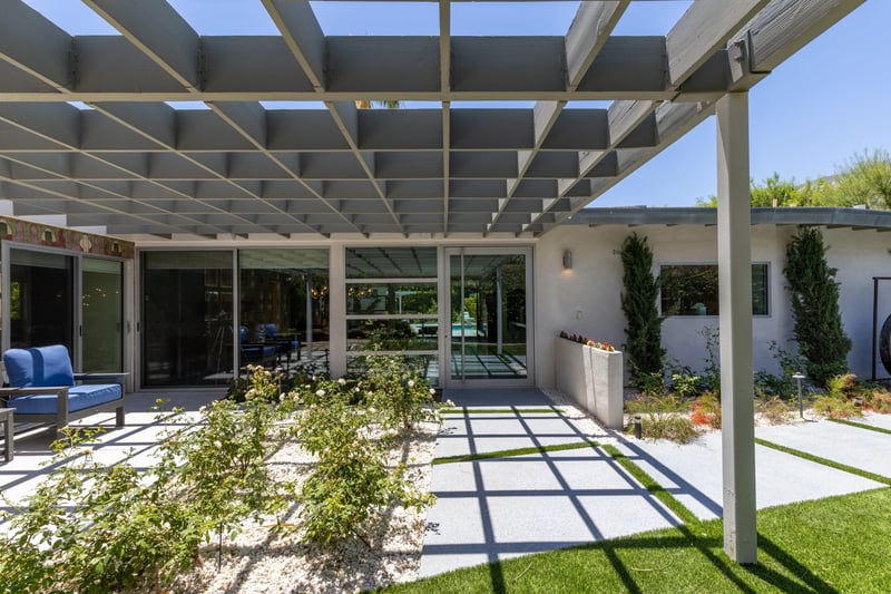 Front entryway with seating area.