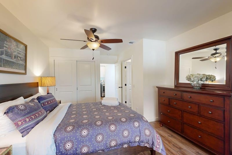 585925