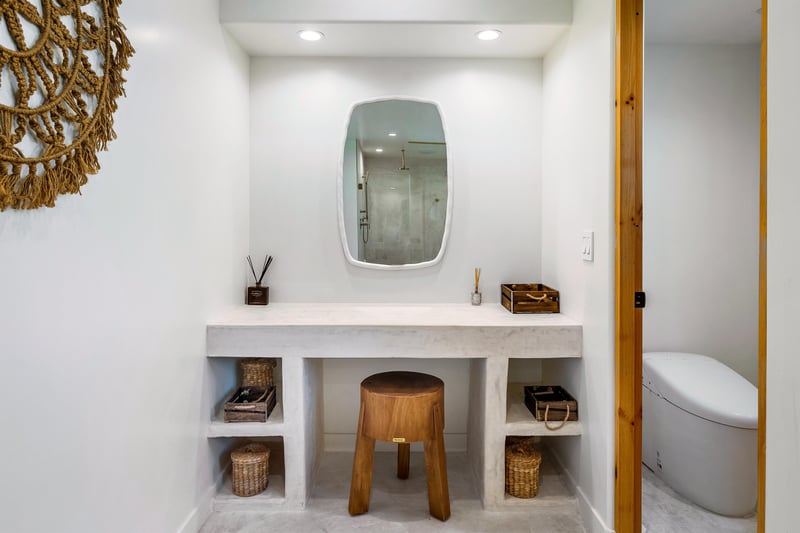 Pristine vanity