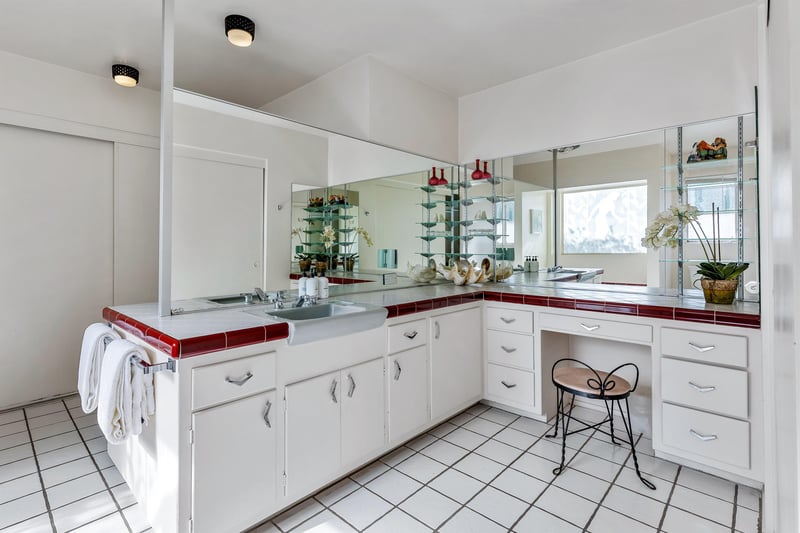 Guest vanity