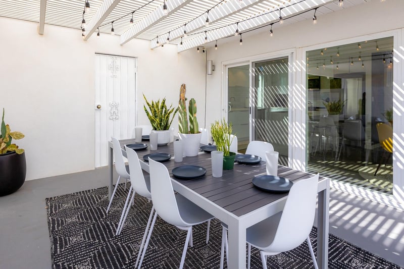 Shaded al fresco dining