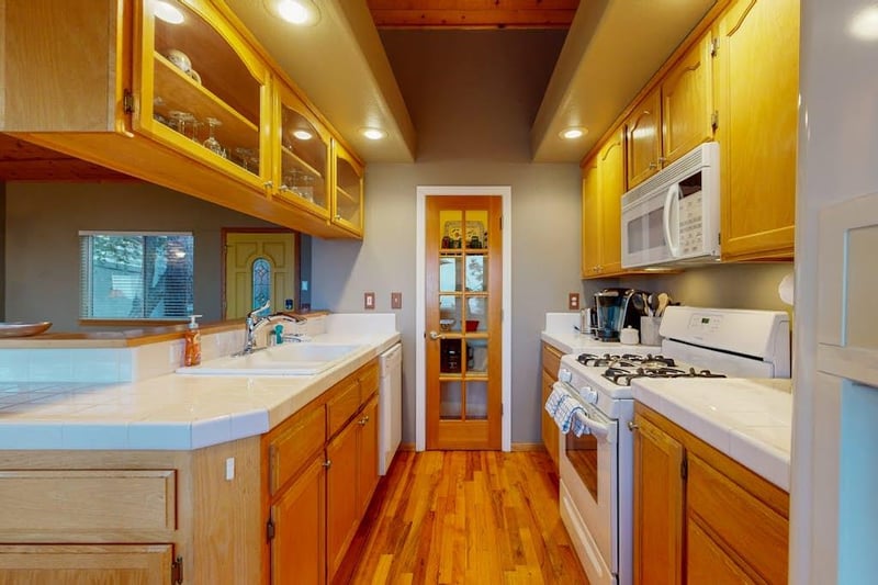 587070