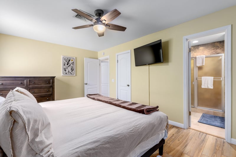 Guest bedroom