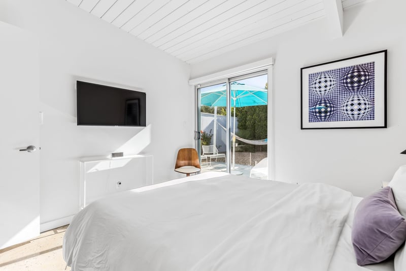 Wallmounted TV