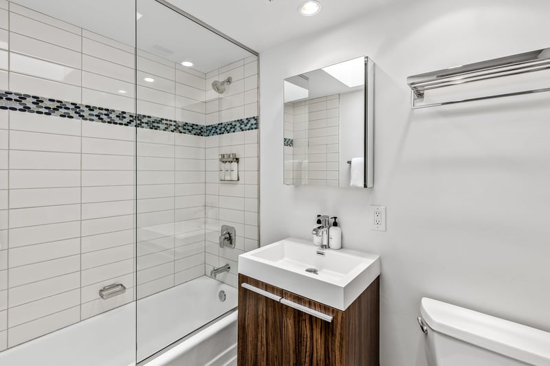 Showerbathtub