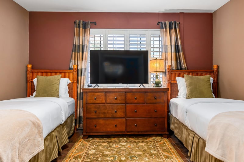 Guest bedroom with two twin beds