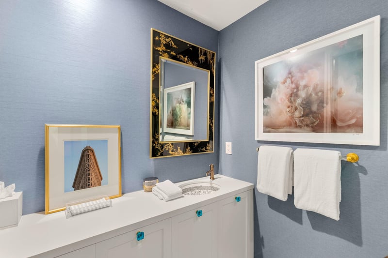 Guest bedroom en suite bathroom