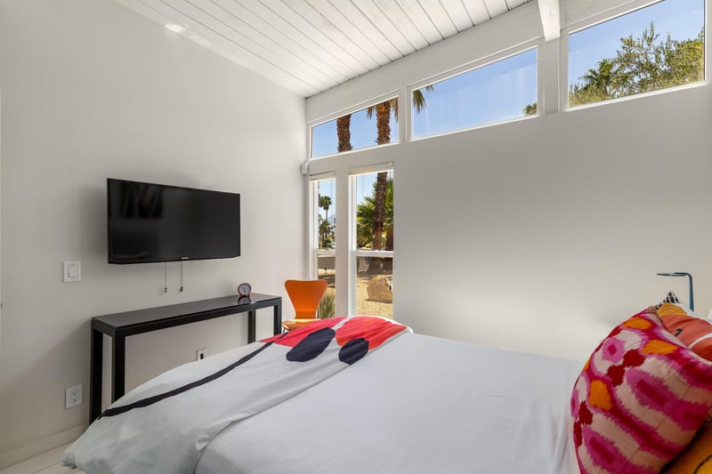 Guest bedroom