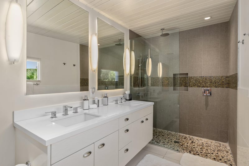 Casita bathroom
