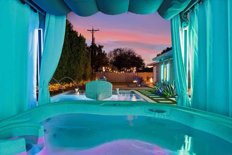 Hot tub with cabana.
