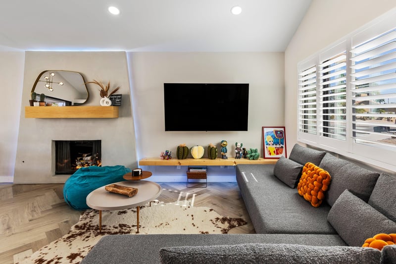 Comfy couches and seating aras